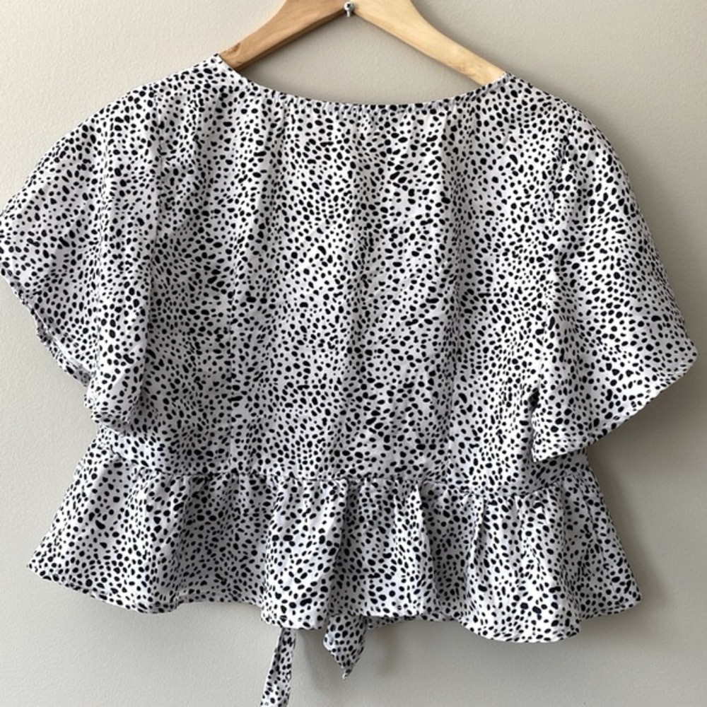 SHEIN V-cay Tie Front Ruffle Hem Top - Picture 2 of 6